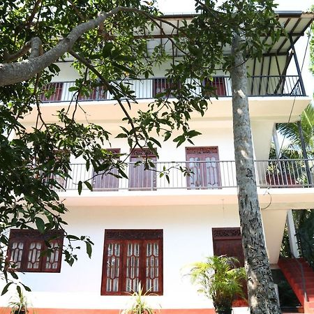 Sumudu Villa Hikkaduwa Bagian luar foto