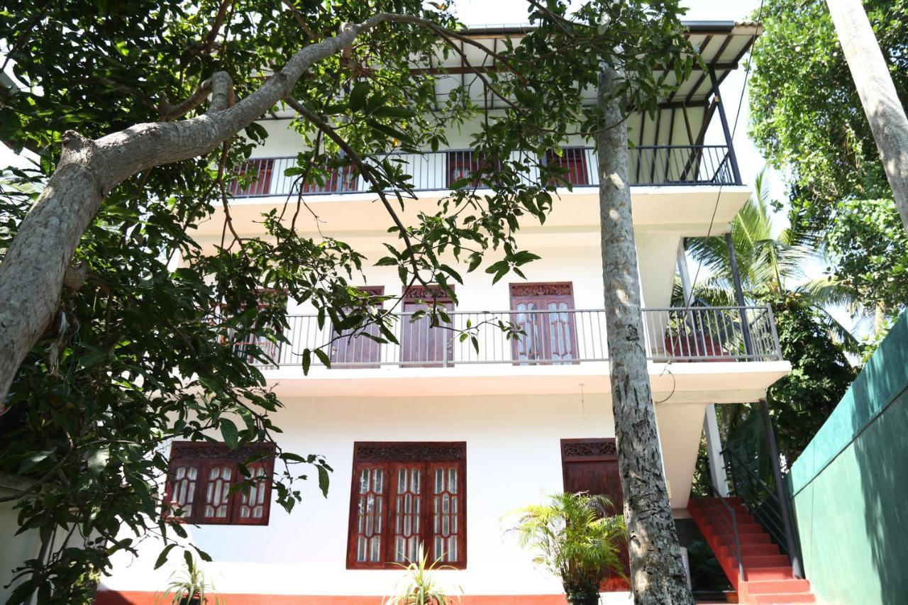 Sumudu Villa Hikkaduwa Bagian luar foto